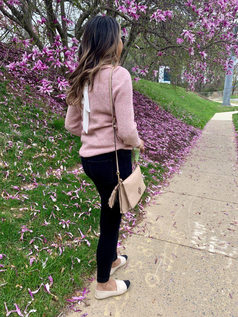 A casual spring outfit featuring items from Loft, Abercrombie, and Tory Burch. Loft Marled Tie Back Sweater in Pressed Petal, Abercrombie Black Skinny Jeans, Tory Burch espadrilles.